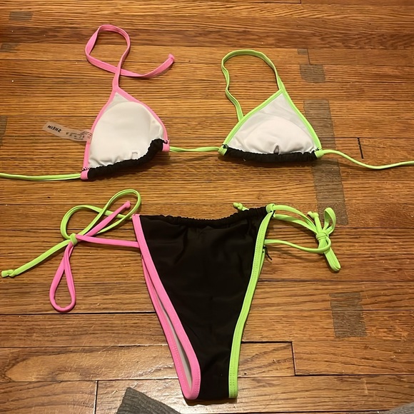 SHEIN contrast bikini set in size medium. - Picture 6 of 6